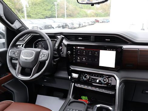 New 2026 GMC Sierra 3500 Denali Ultimate w/ LPO, Black Badging Package AWD/4WD image 33