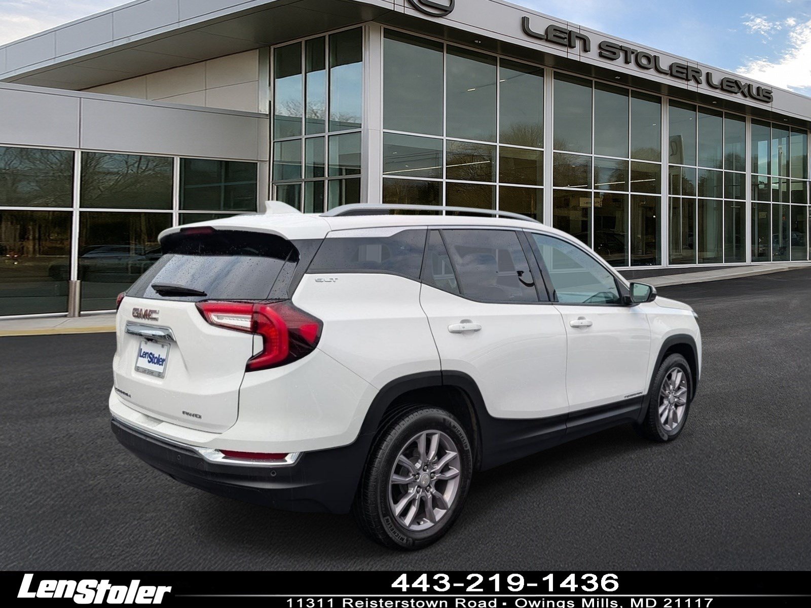 Used 2023 GMC Terrain SLT w/ Tech Package AWD/4WD image 3