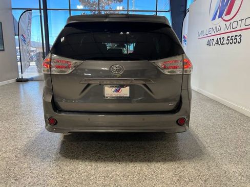 Used 2019 Toyota Sienna SE Premium image 6