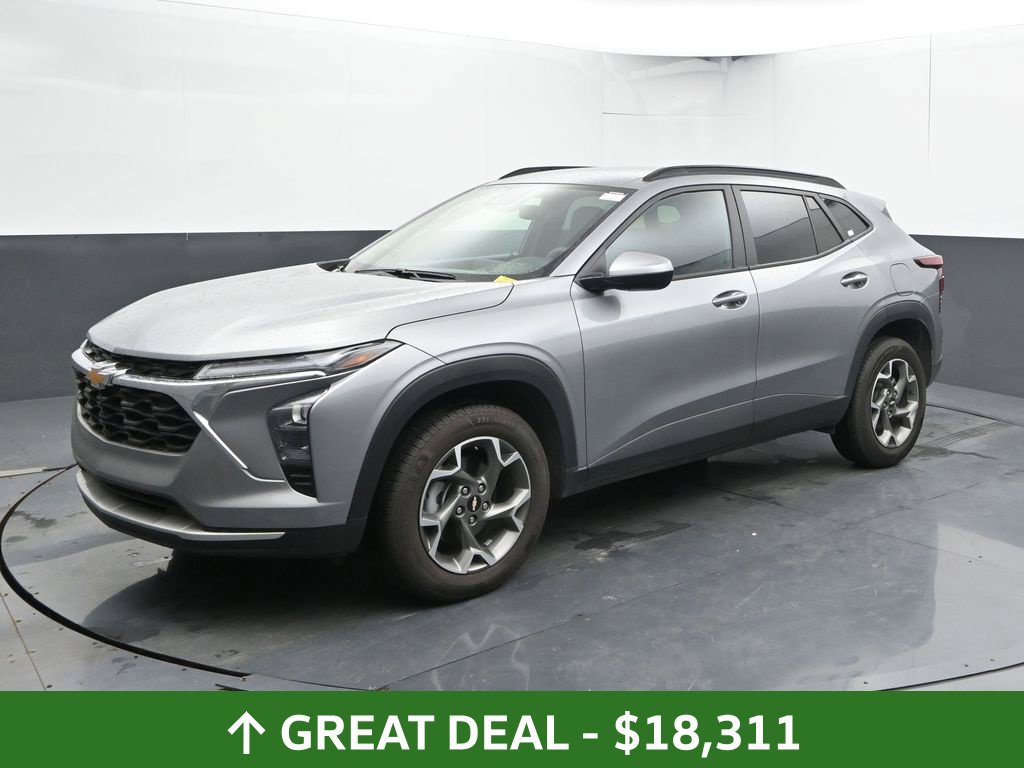 Used 2025 Chevrolet Trax LT FWD image 9