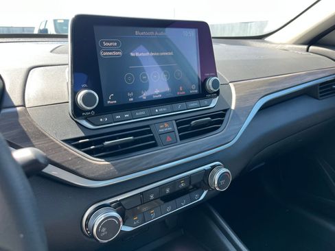 Used 2025 Nissan Altima 2.5 SV image 20