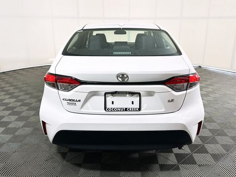 Used 2024 Toyota Corolla LE FWD image 4