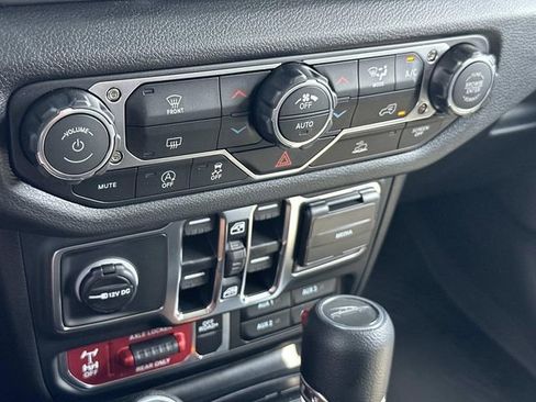 New 2025 Jeep Gladiator Willys image 29