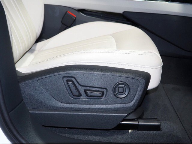 Used 2024 Audi Q8 e-tron Premium Plus w/ Premium Plus Package AWD/4WD image 64