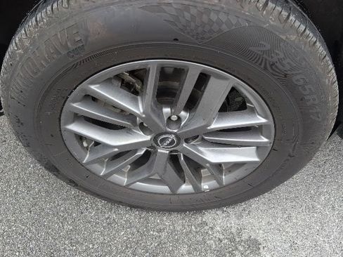 Used 2024 Nissan Rogue S AWD/4WD image 9