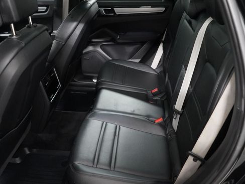 Used 2023 Porsche Cayenne Platinum Edition AWD/4WD image 18