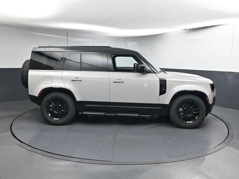 Used 2026 Land Rover Defender 110 X-Dynamic SE AWD/4WD image 23