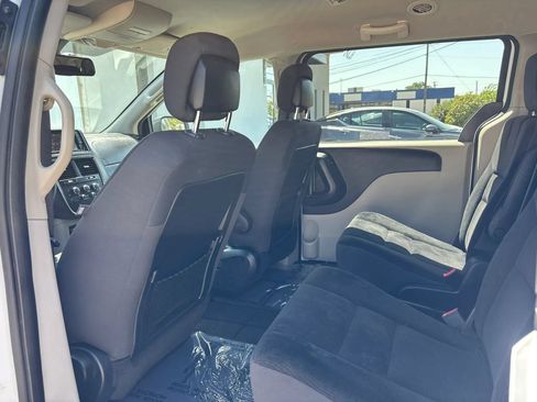 Used 2019 Dodge Grand Caravan SE w/ UConnect Hands-Free Group FWD image 47