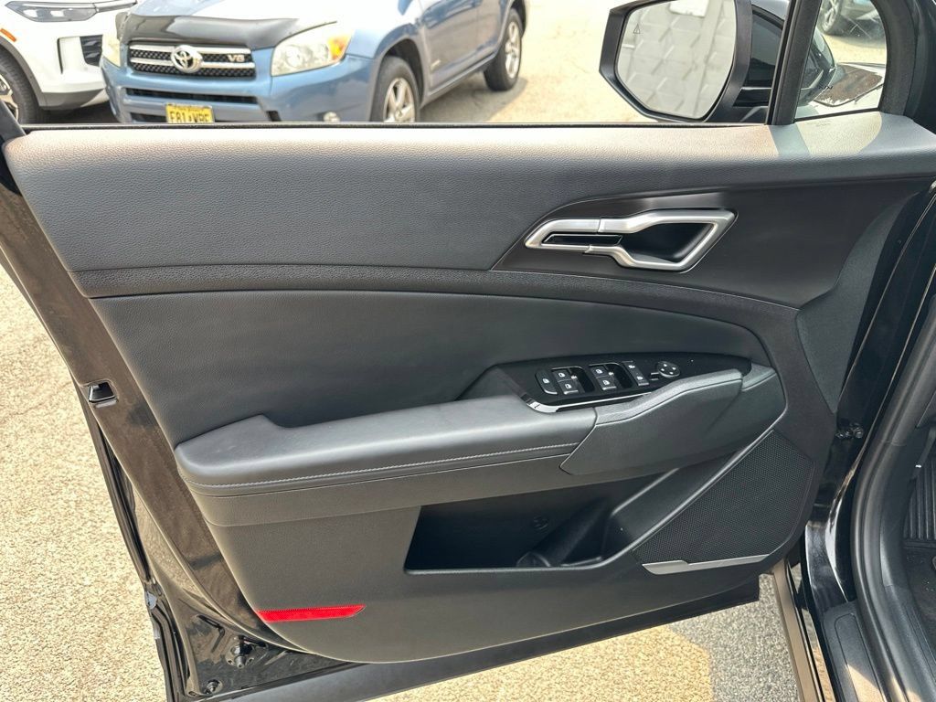 Used 2024 Kia Sportage EX AWD/4WD image 10