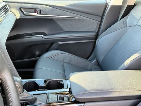 Used 2025 Toyota Camry XLE FWD image 9