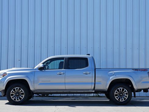Used 2020 Toyota Tacoma TRD Sport image 8