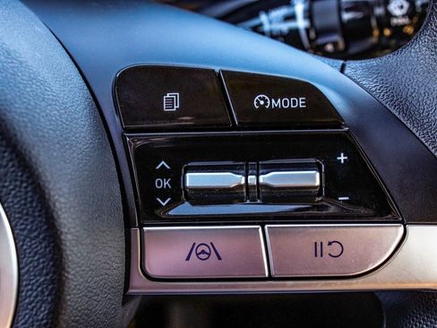 Used 2023 Hyundai Elantra SEL image 28