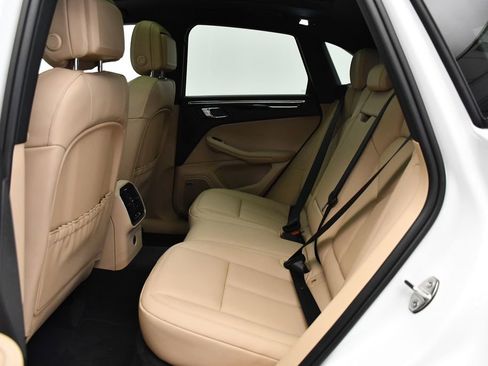 Used 2025 Porsche Macan image 39