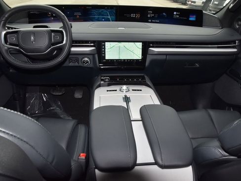 New 2026 Lincoln Navigator Reserve AWD/4WD image 17
