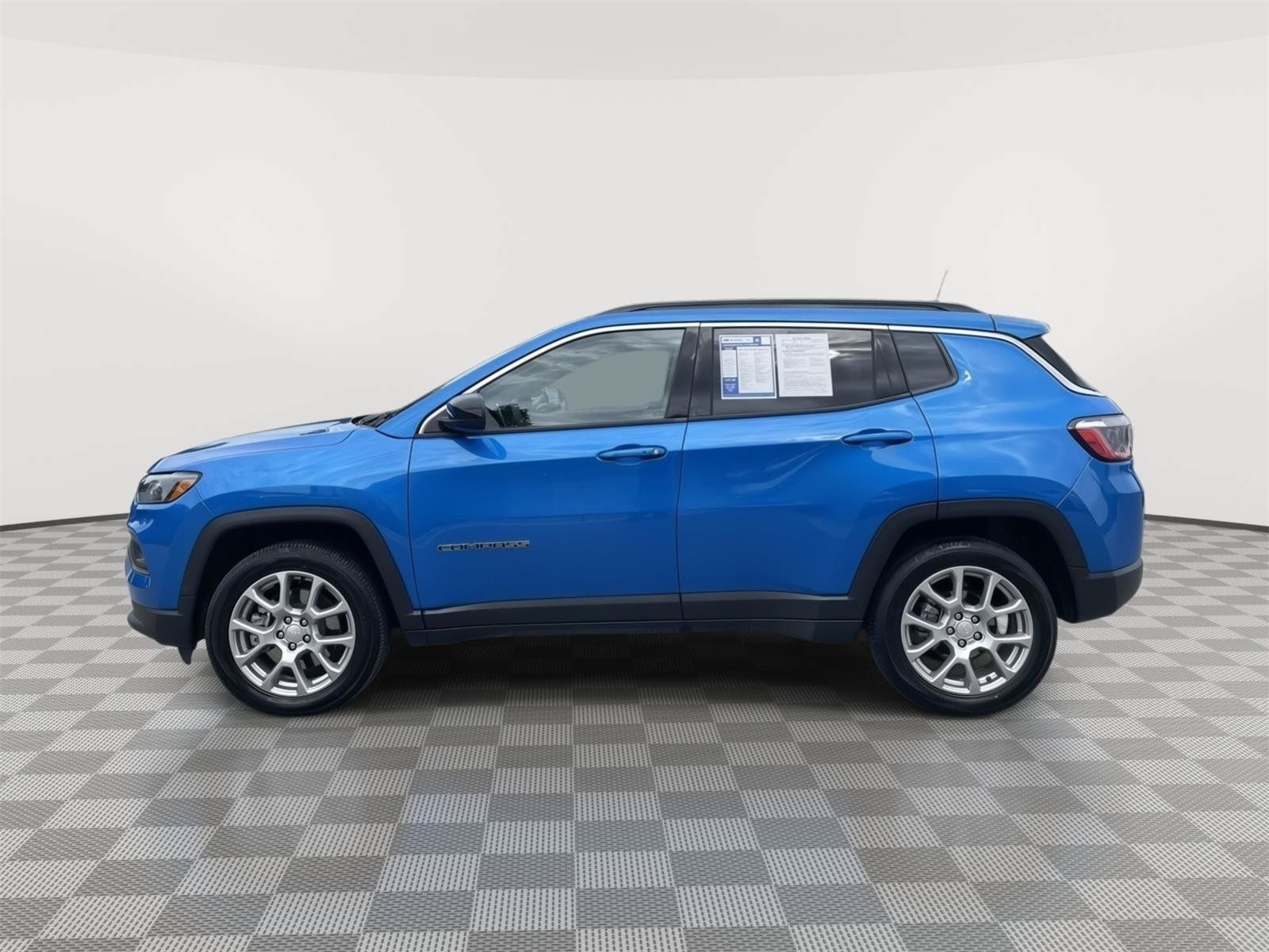 Used 2023 Jeep Compass Latitude AWD/4WD image 11