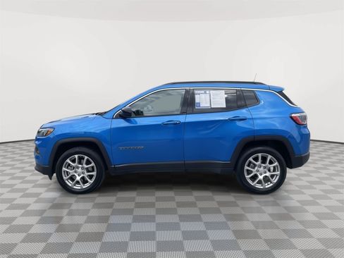 Used 2023 Jeep Compass Latitude AWD/4WD image 11