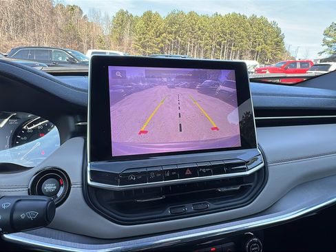 Used 2024 Jeep Compass Limited image 31