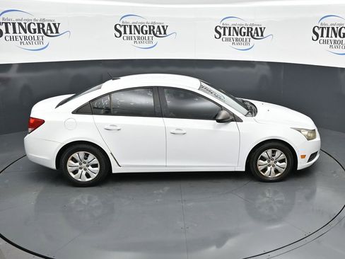 Used 2014 Chevrolet Cruze LS FWD image 25