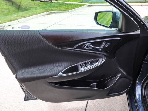 Used 2019 Chevrolet Malibu LT image 34