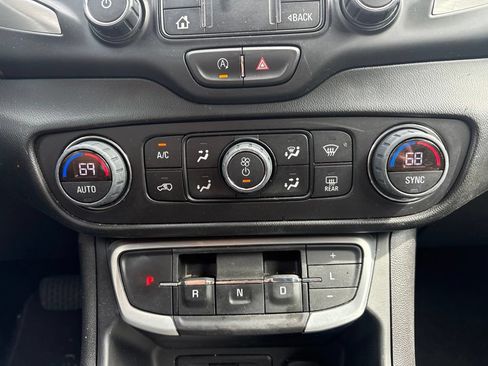 Used 2022 GMC Terrain SLE w/ Driver Convenience Package FWD image 13
