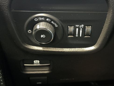Used 2023 Jeep Grand Cherokee L Limited AWD/4WD image 34