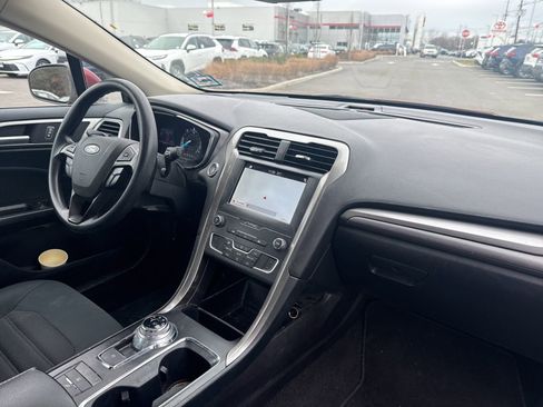 Used 2019 Ford Fusion SE image 15