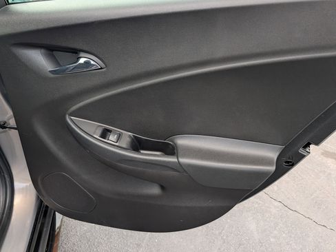 Used 2017 Chevrolet Volt LT w/ Comfort Package image 26