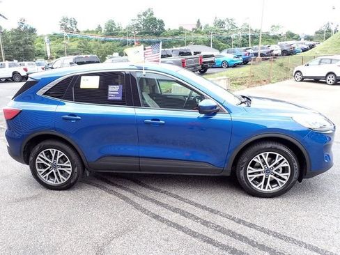 Certified 2022 Ford Escape SEL w/ Technology Package AWD/4WD image 10