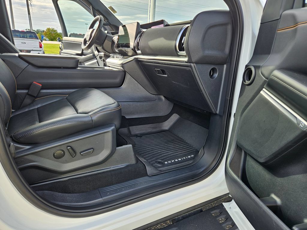 Used 2025 Ford Expedition Tremor AWD/4WD image 29