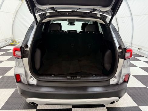 Used 2023 Ford Escape Platinum image 4