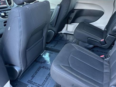 Used 2023 Chrysler Voyager LX FWD image 15