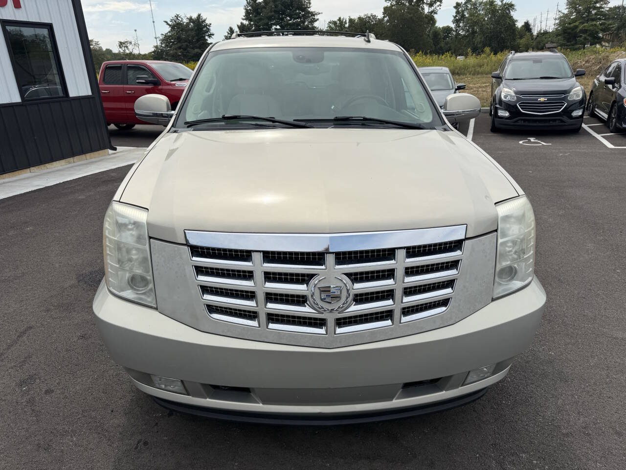 Used 2008 Cadillac Escalade AWD image 3