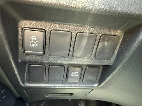 Used 2018 Nissan Pathfinder S FWD image 35