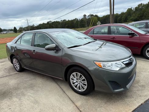 Used 2012 Toyota Camry LE image 5