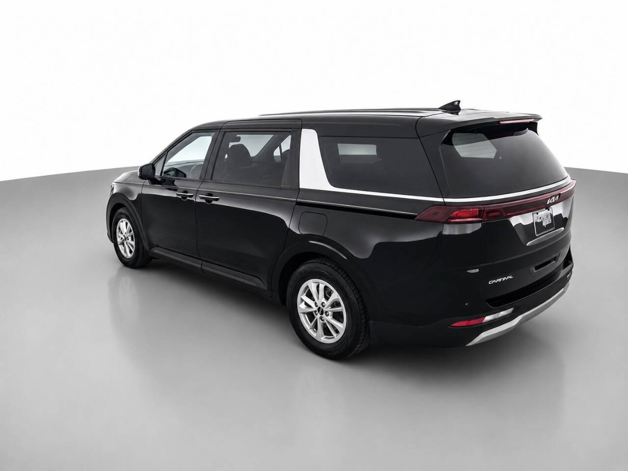 Used 2023 Kia Carnival LX FWD image 7