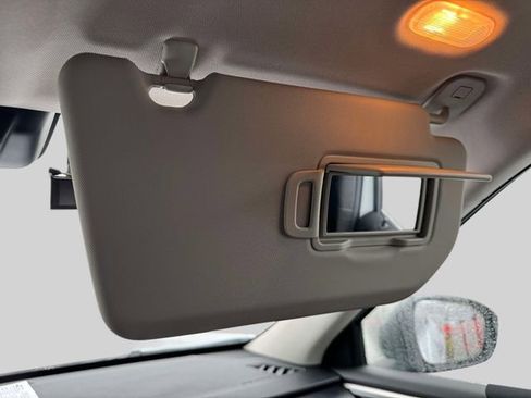 Used 2022 Mitsubishi Outlander ES image 39