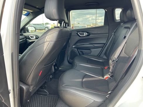 Used 2025 Jeep Compass Trailhawk AWD/4WD image 9