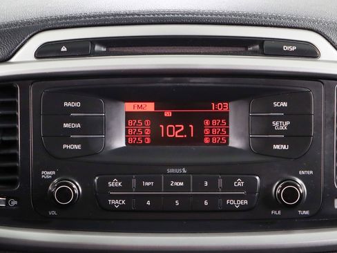 Used 2017 Kia Sorento L image 18