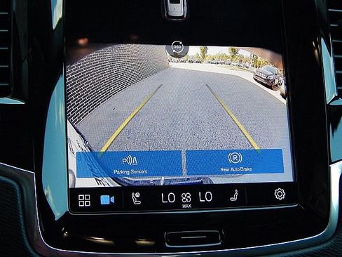 Certified 2025 Volvo XC90 B6 Plus image 27