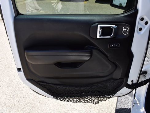 Used 2021 Jeep Wrangler Sport AWD/4WD image 16