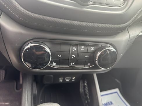 Used 2023 Chevrolet TrailBlazer LT AWD/4WD image 10
