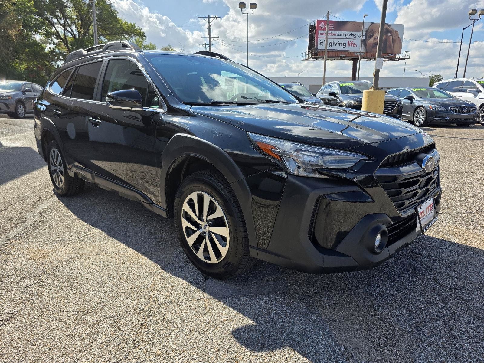 Used 2024 Subaru Outback Premium AWD/4WD image 3