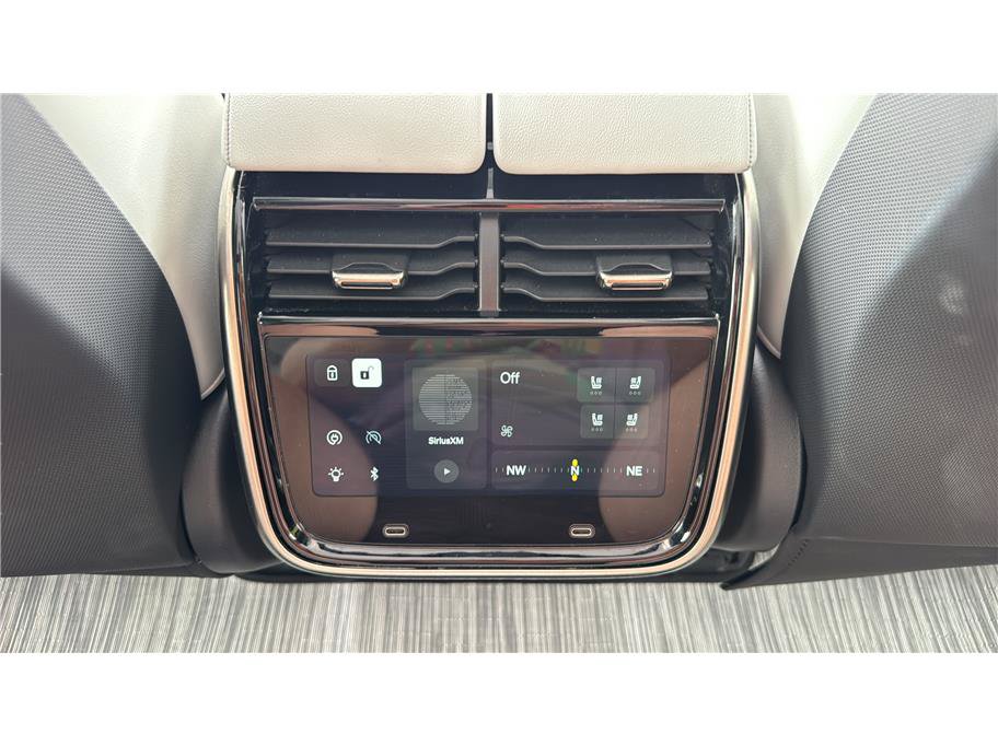 Used 2025 Rivian R1S Adventure Dual AWD/4WD image 21