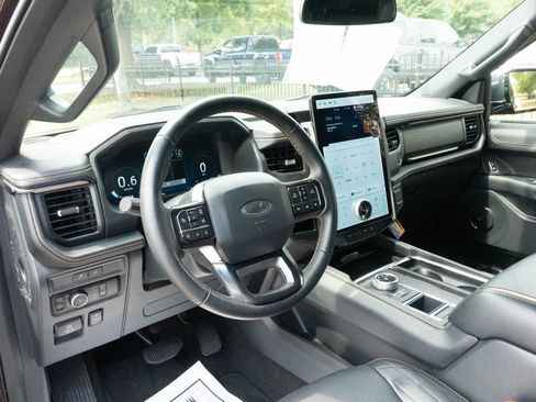 Used 2024 Ford Expedition Platinum RWD image 19