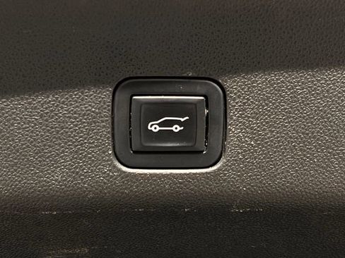 Used 2022 Cadillac Escalade ESV Sport Platinum image 28