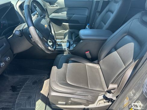 Used 2022 Chevrolet Colorado Z71 AWD/4WD image 9