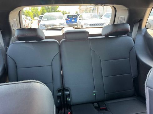 Used 2025 Chevrolet Traverse Z71 AWD/4WD image 22