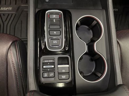 Used 2025 Honda Pilot Black Edition image 18