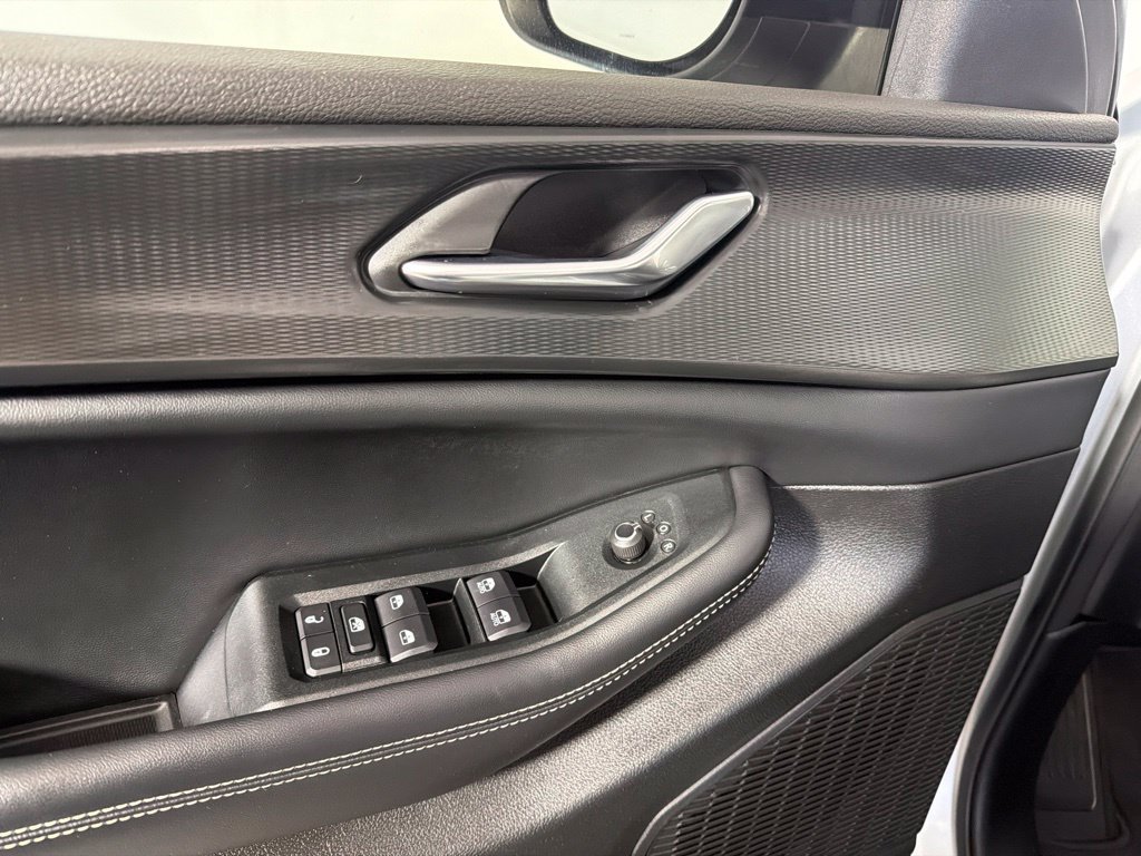Used 2024 Jeep Grand Cherokee L Laredo w/ Luxury Tech Group I AWD/4WD image 9