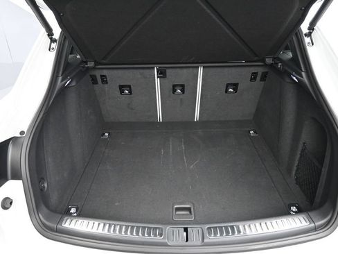 Certified 2025 Porsche Macan AWD/4WD image 27